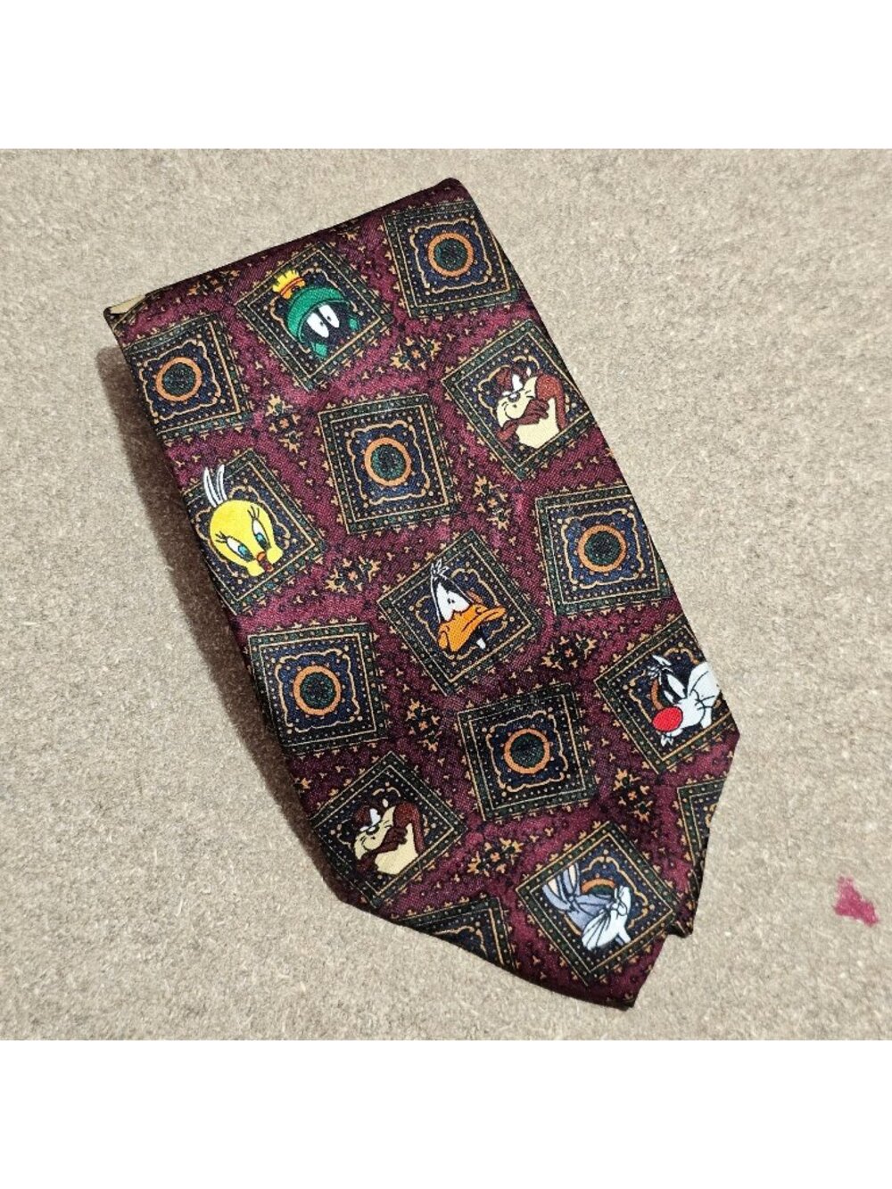 (H0033) Looney Tunes Mania 1993 Maroon Polyester Character Mens Tie